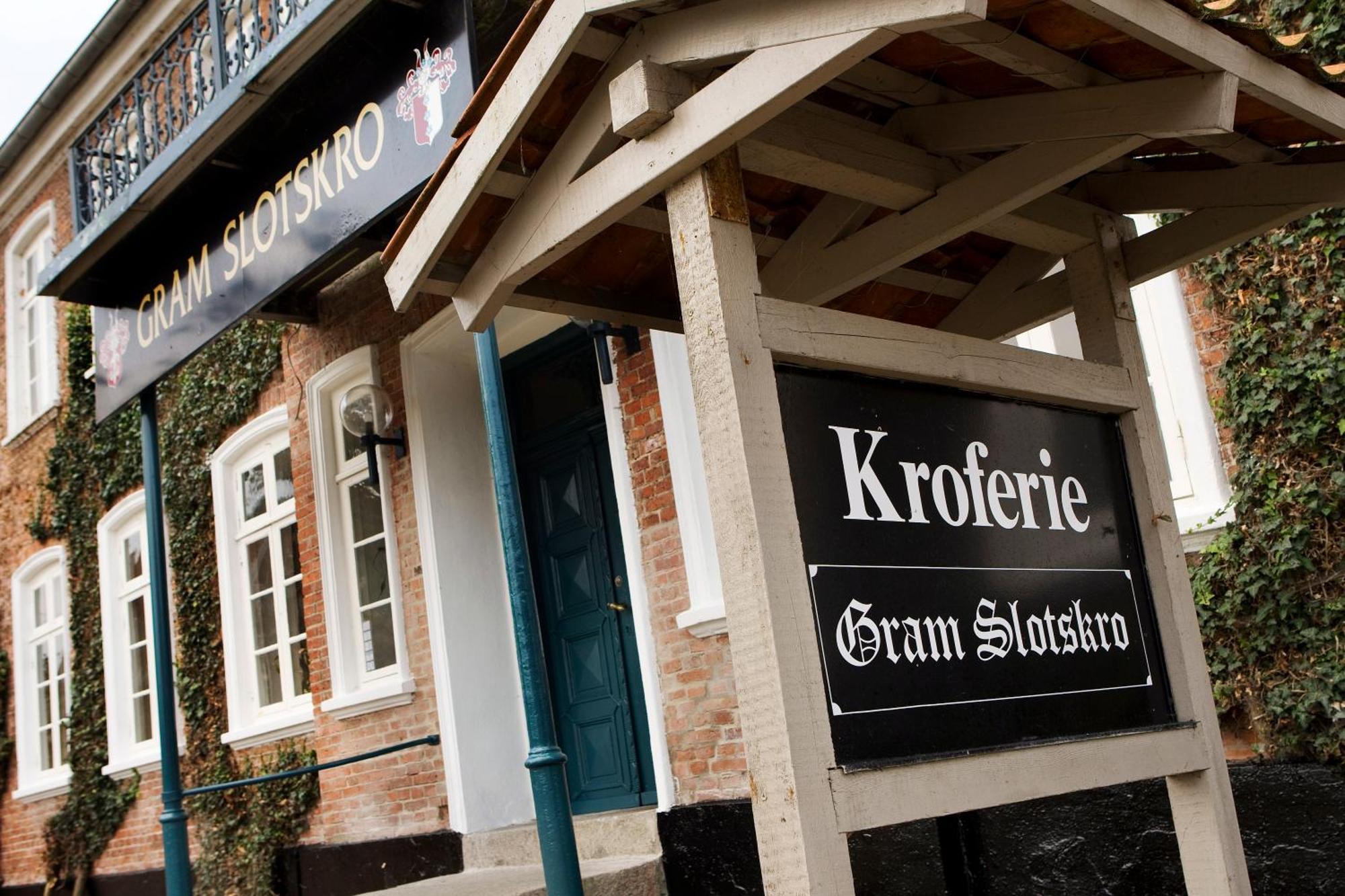 Den Gamle Kro Ved Gram Slot Eksteriør bilde