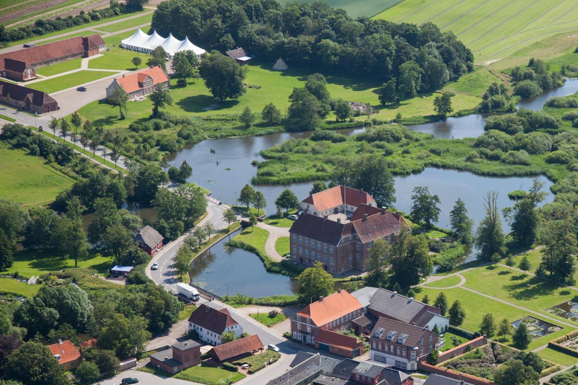 Den Gamle Kro Ved Gram Slot Eksteriør bilde